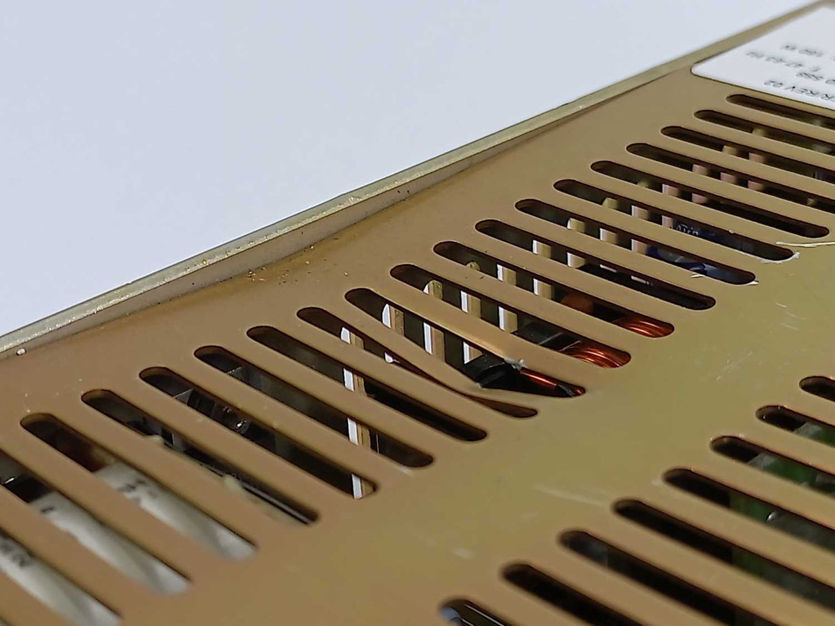 Artesyn SMP/LC180/30/CER/REV02 DC Power Supplie, 115/230VAC, 47-63Hz, 3,0/1,5A