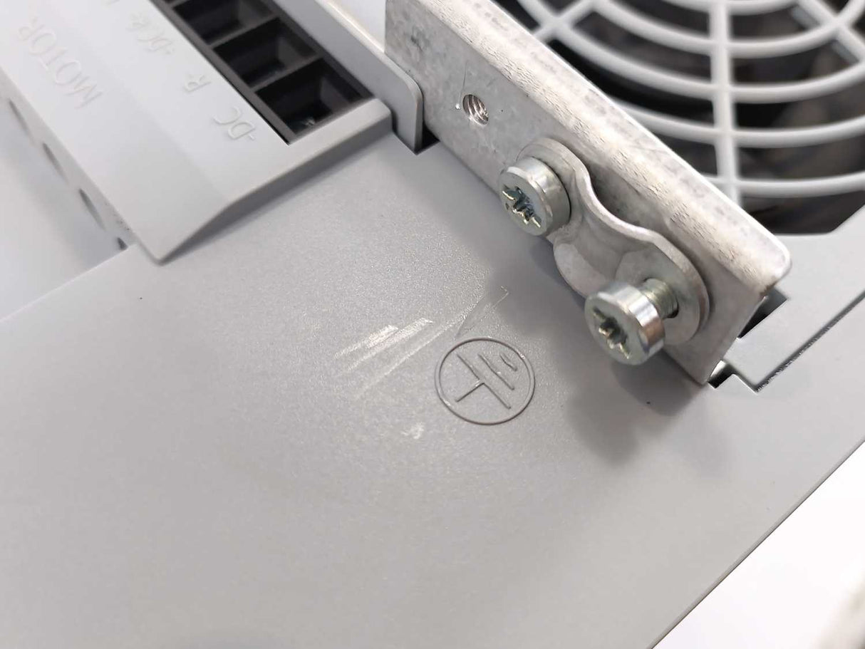 Danfoss 134U2987 VLT Midi Drive FC-280P11KT4E20H1BXCXXXSXXXXAX