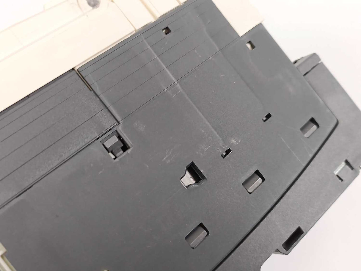 Schneider Electric LUB12 Power Base W/ LUCA1XBL Controller