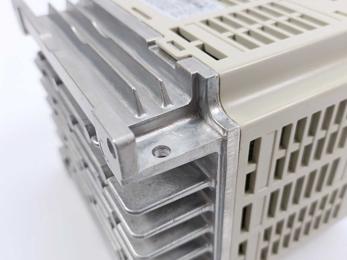 OMRON / YASKAWA CIMR-V7AZ40P4