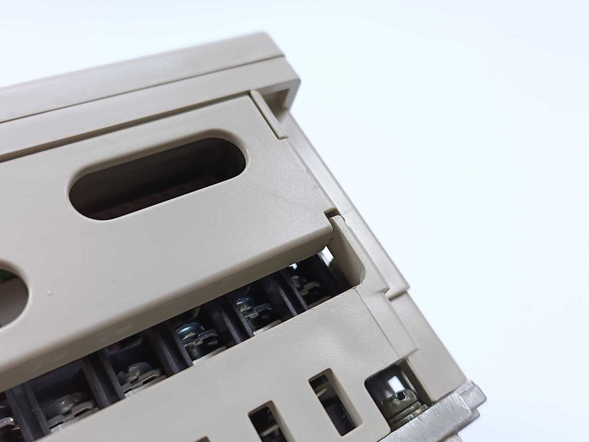 OMRON / YASKAWA CIMR-V7AZ40P4