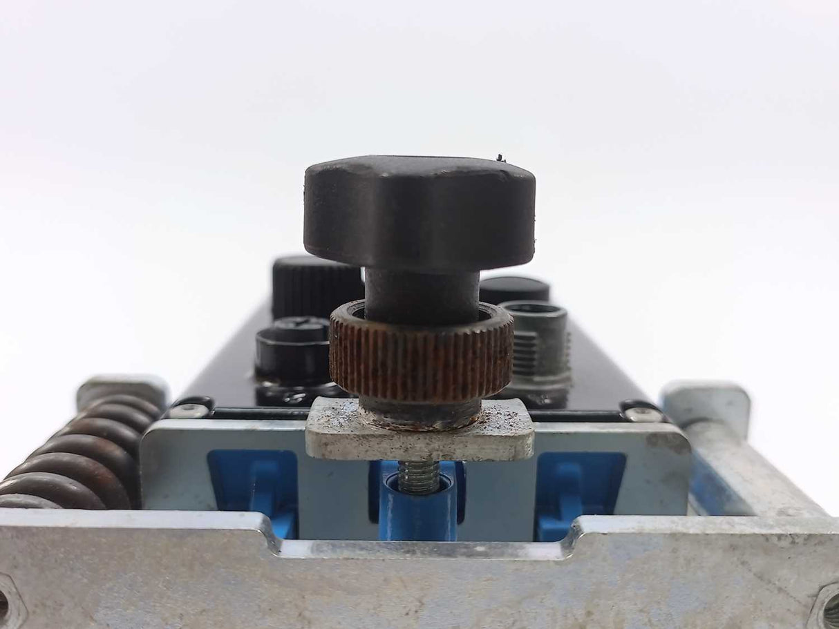 SICK DL100-12AA2112 1060047 Distance Sensor + mounting bracket