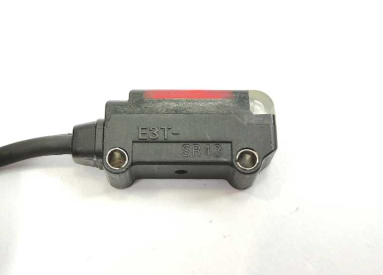 OMRON E3T-SR43 2m Cable Photoelectric Sensor with Built-in Amplifier
