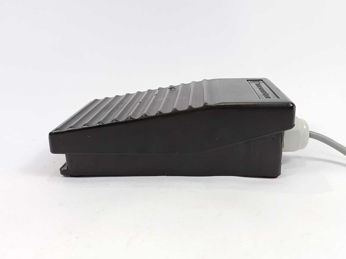 TELEMECANIQUE XPE-A110 single foot switch - IP43 - without cover