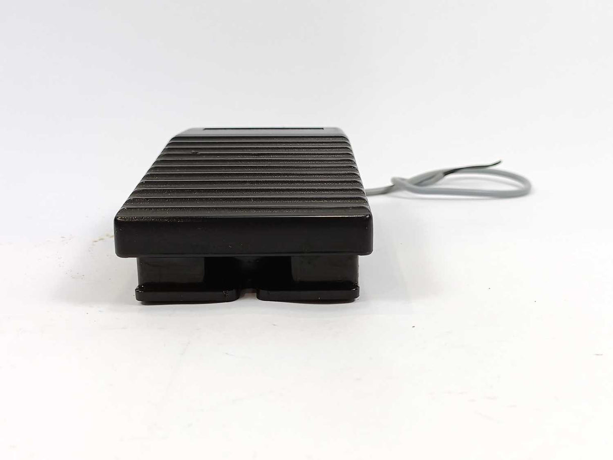 TELEMECANIQUE XPE-A110 single foot switch - IP43 - without cover