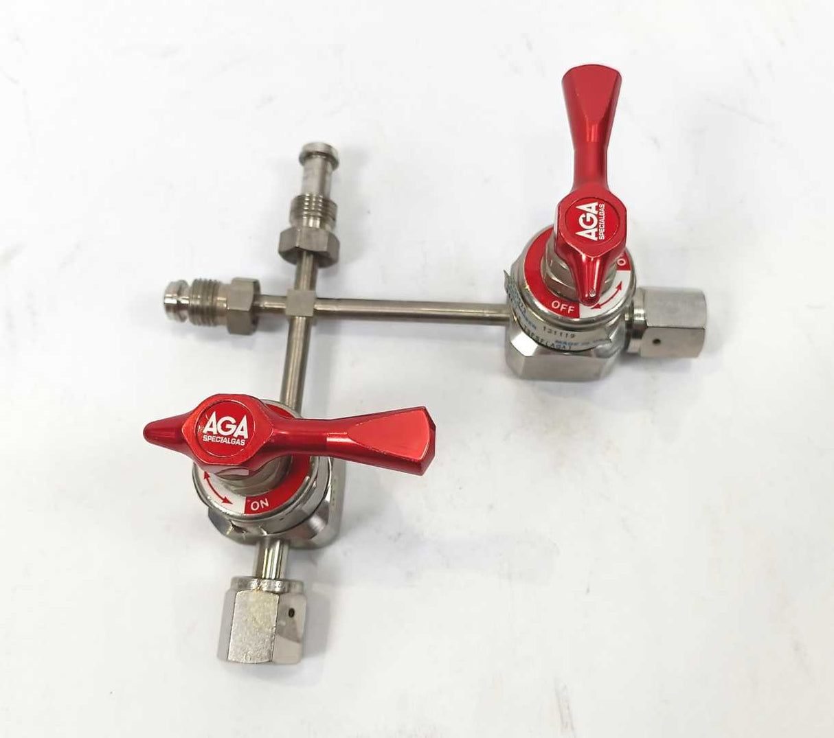 AGA Specialgas 43700573 Solenoid Valves 944-L-S-TSFSF mounted together