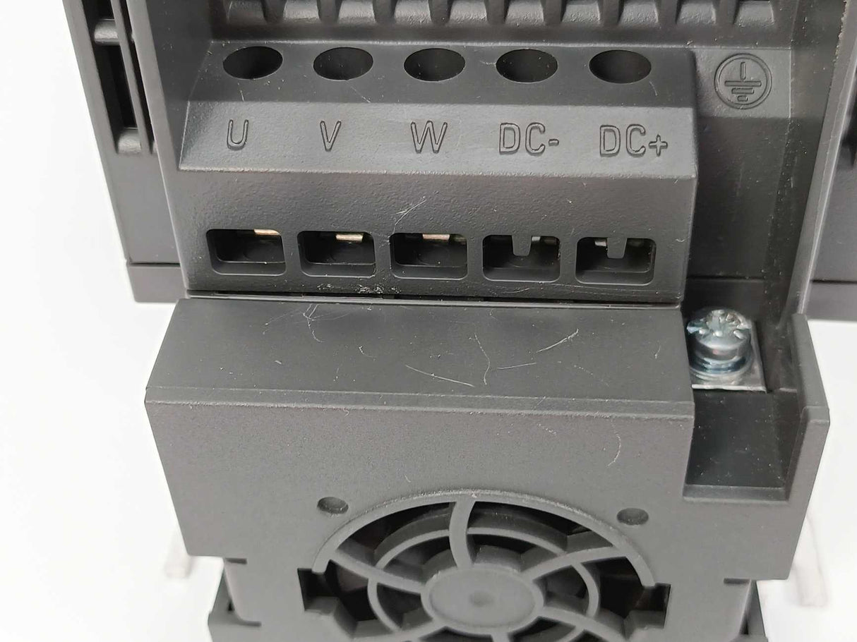 Siemens 6SL3210-5BE21-5CV0 SINAMICS V20, 3AC 400V 1.5kW FILTER C3