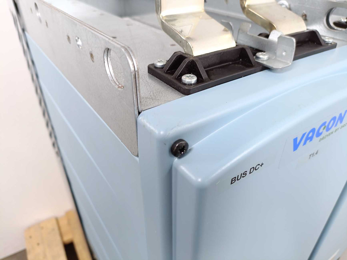 Vacon NXI10305A0T0ISGA1A20000CQ Vacon NXI Inverter Unit, 465-800 Vdc