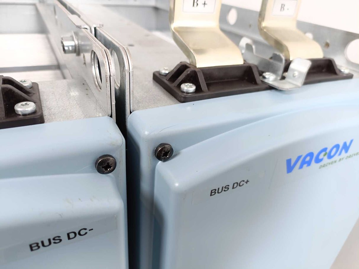 Vacon NXI10305A0T0ISGA1A20000CQ Vacon NXI Inverter Unit, 465-800 Vdc