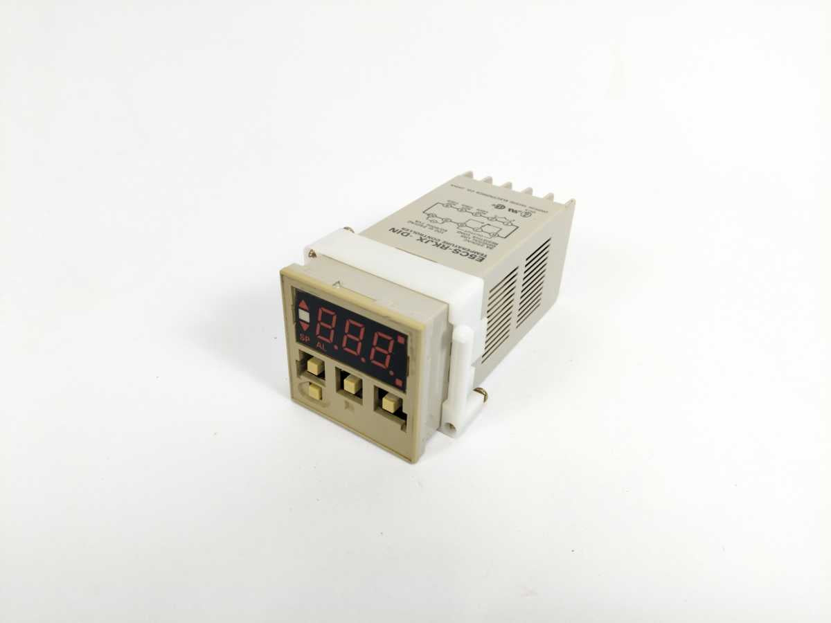 OMRON E5CS-RKJX-DIN Temperature Controller, missing front foil