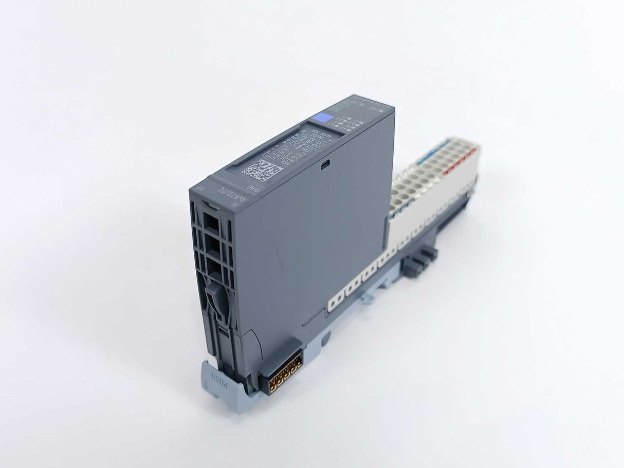 Siemens 6ES7134-6JD00-0CA1 Analog Input Module w/ 6ES7193-6BP40-0DA1