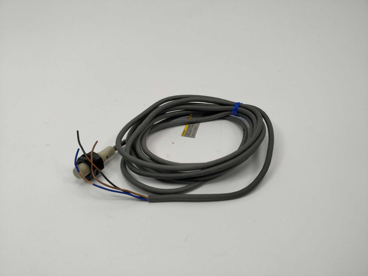 OMRON E2F-X1R5F1 Proximity Switch