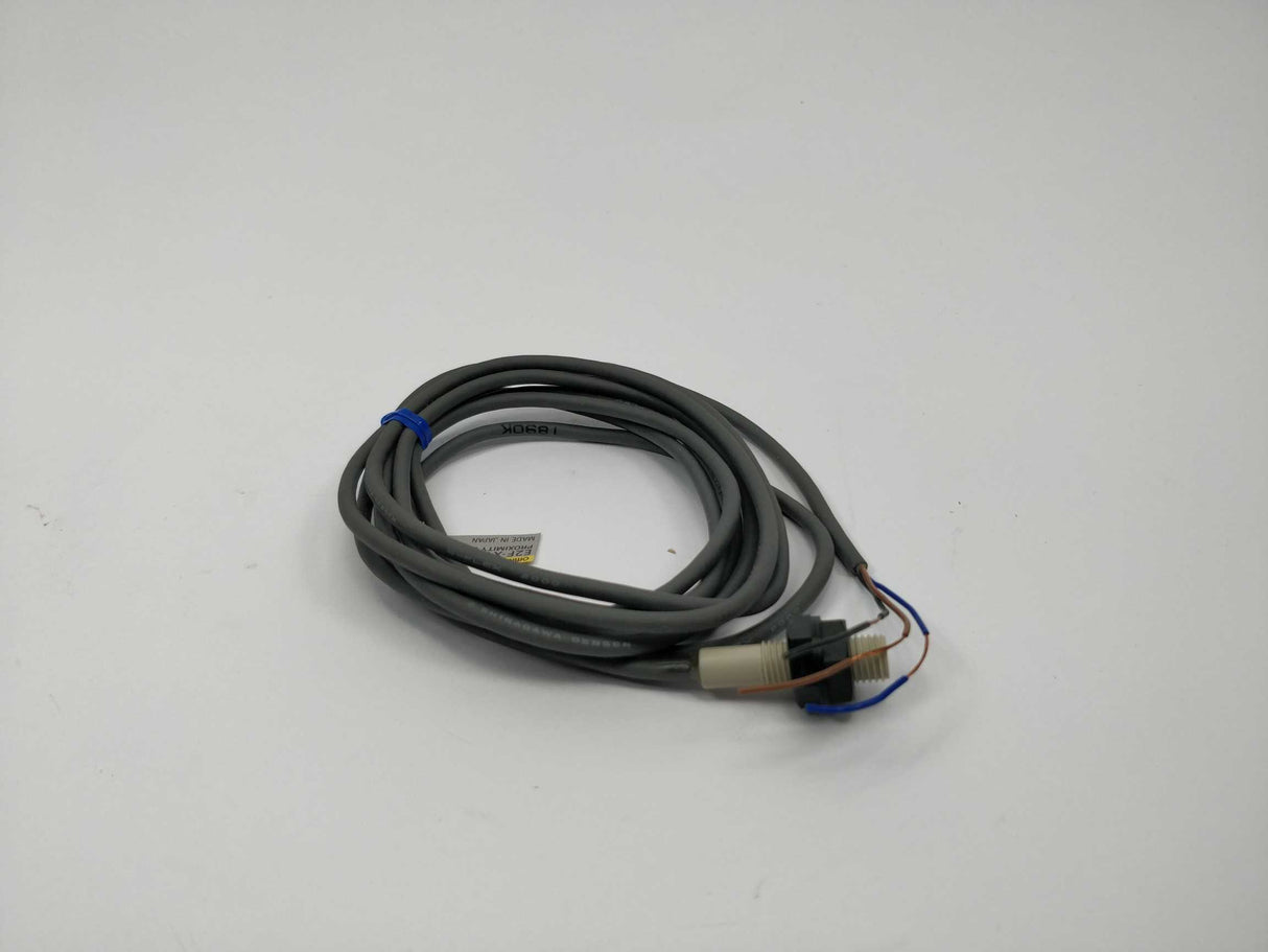 OMRON E2F-X1R5F1 Proximity Switch