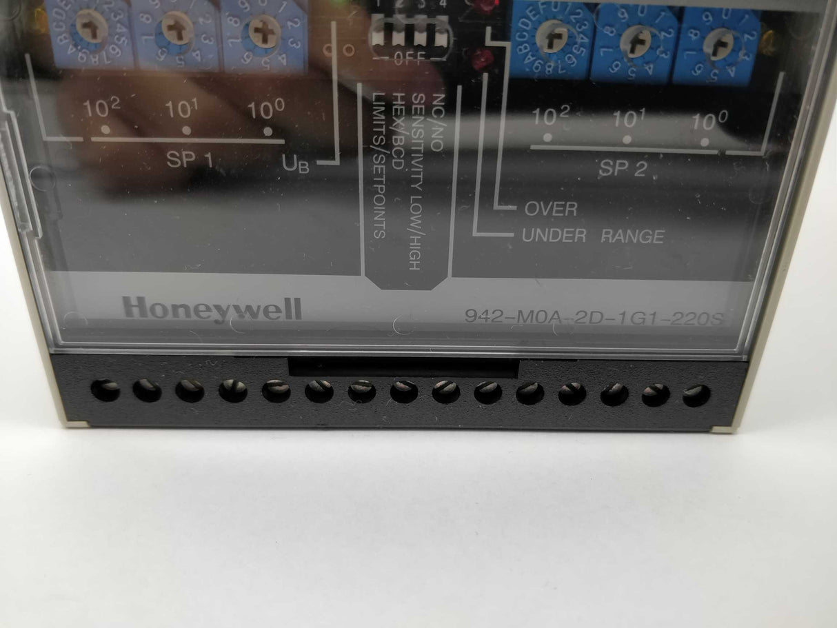 Honeywell 942-M0A-2D-1G1-220S Ultrasonic Proximity Sensor