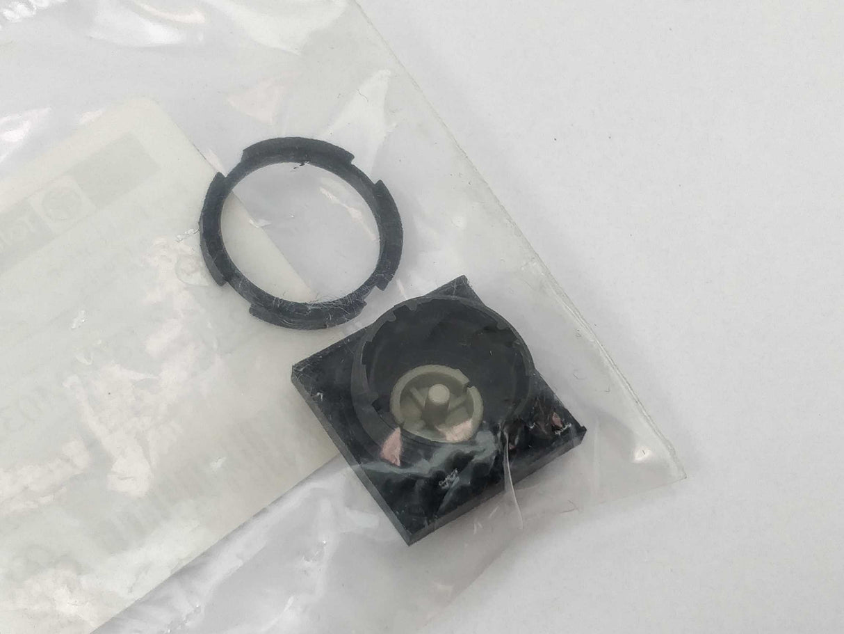 TELEMECANIQUE XBL Z1802M032 Key pushbutton 052405