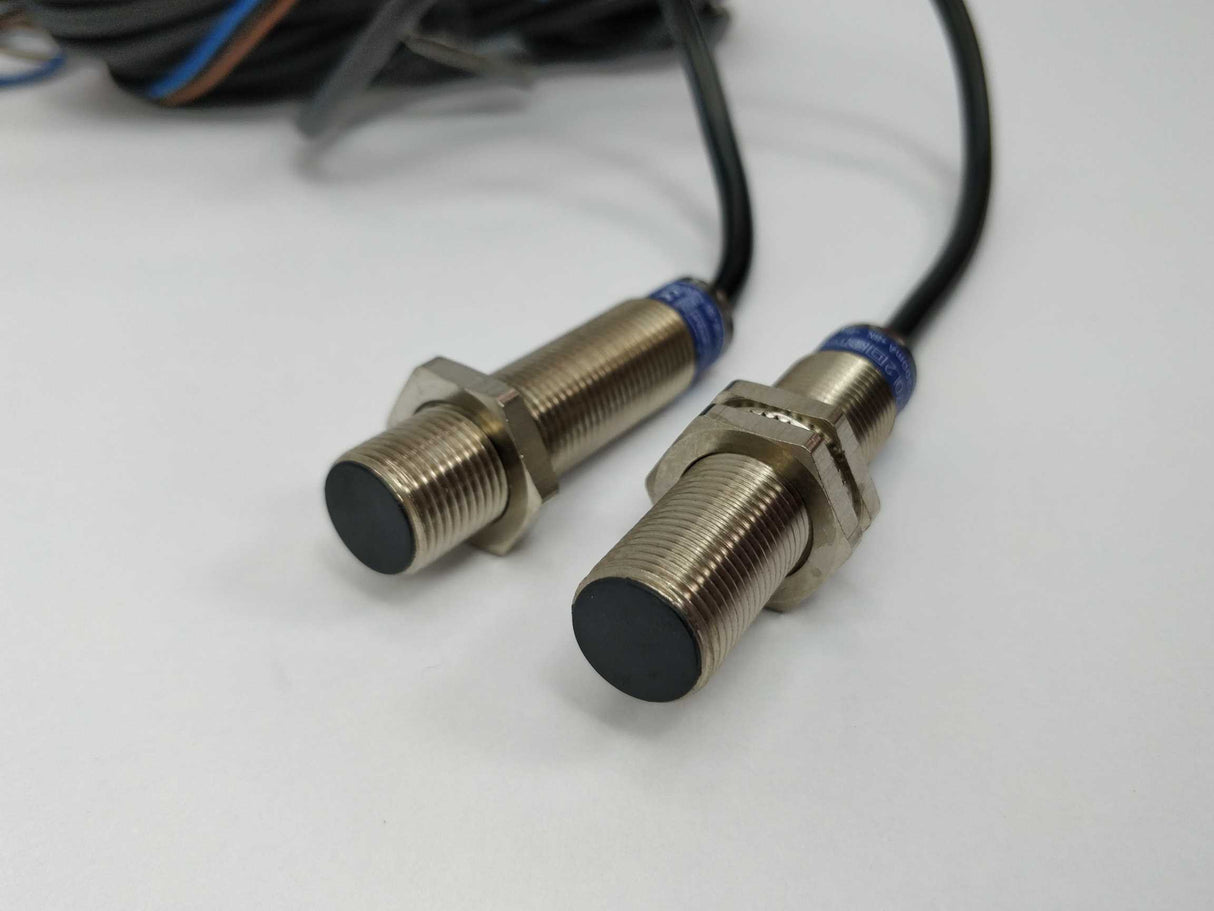 TELEMECANIQUE XS1M12PA370L2 Proximity sensor 2pcs