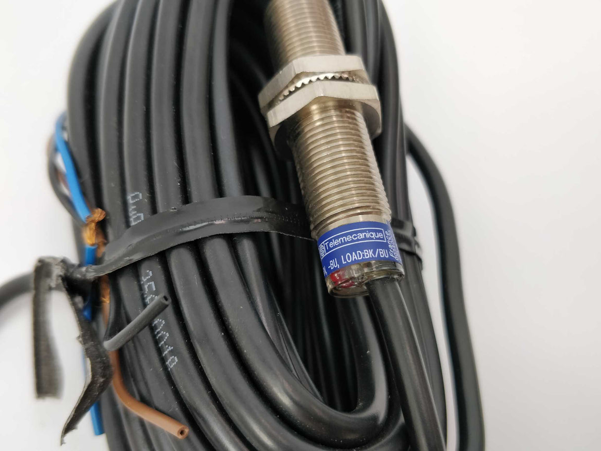 TELEMECANIQUE XS1M12PA370L2 Proximity sensor 2pcs