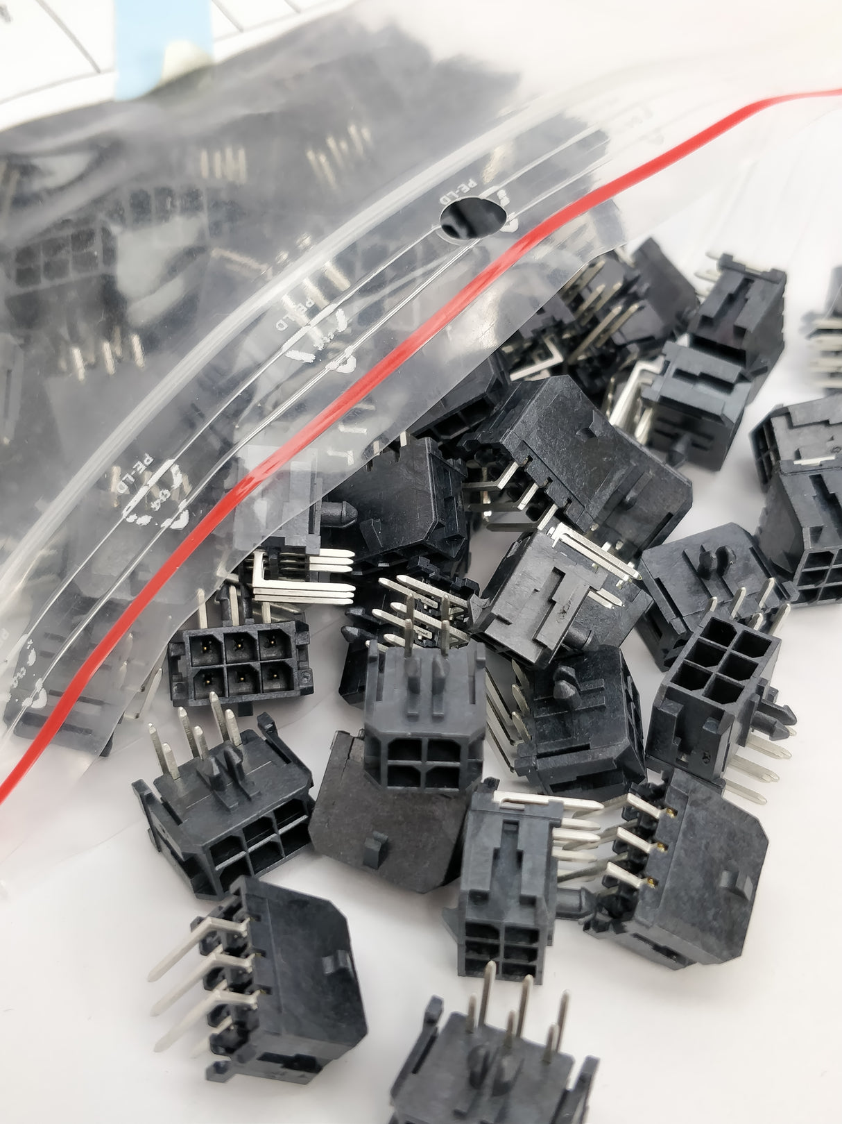 Molex 43045-0602 Shrouded header. 139 Pcs