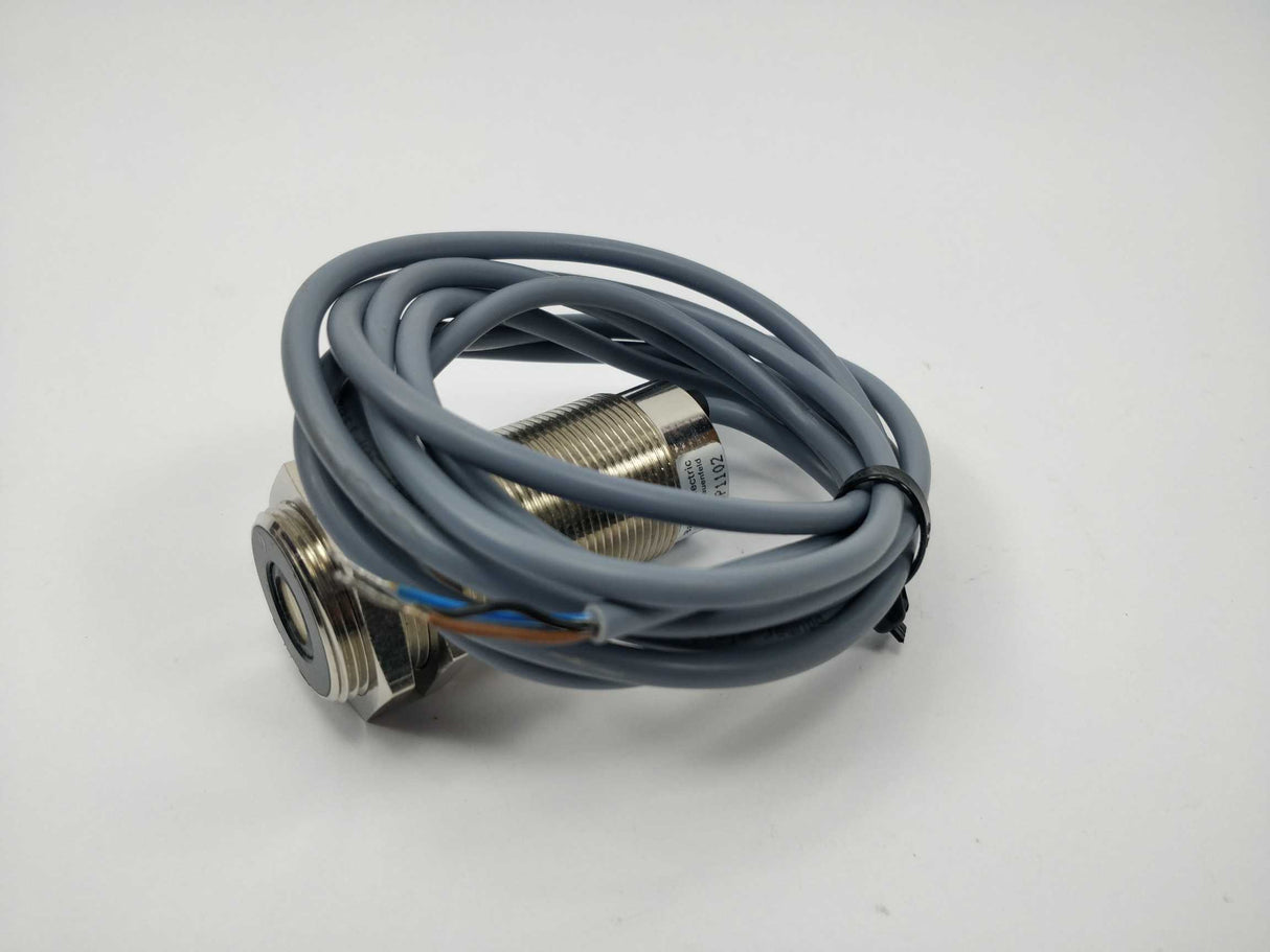 BAUMER ELECTRIC UNAM 30P1102 Ultrasonic Proximity Sensor