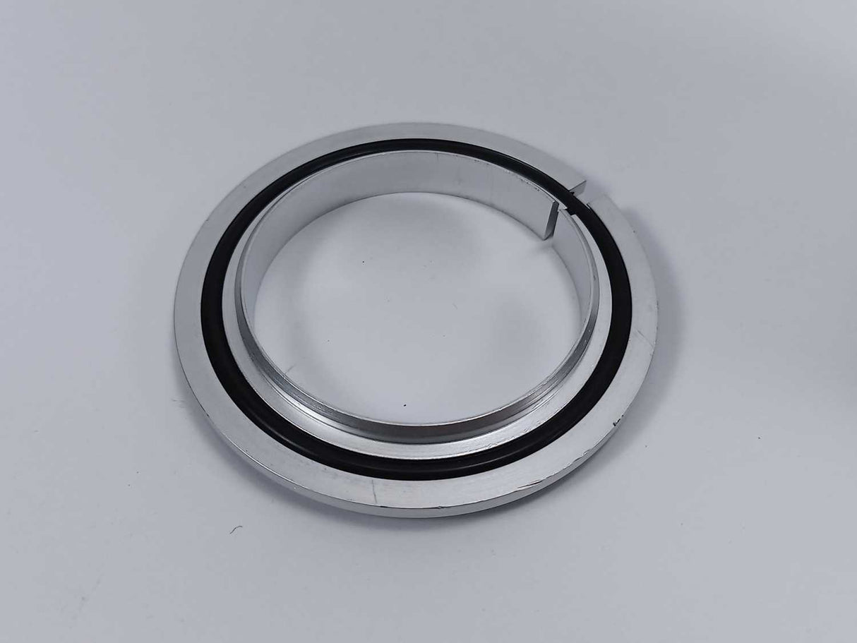 Leybold Vakuum 854 01 Turbovac 50 without Compound Stage w/ A gasket on top