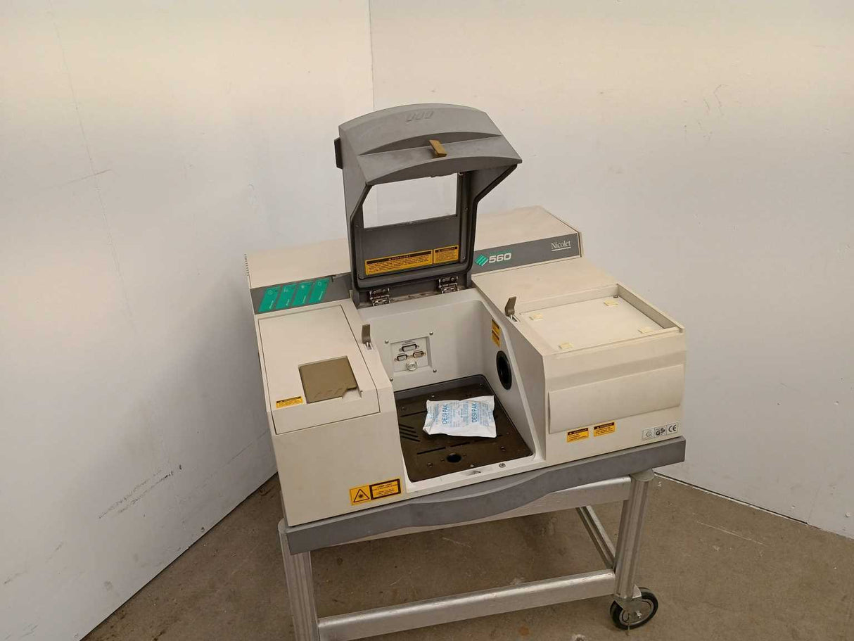 Nicolet MAGNA 560 IR Spectrometer