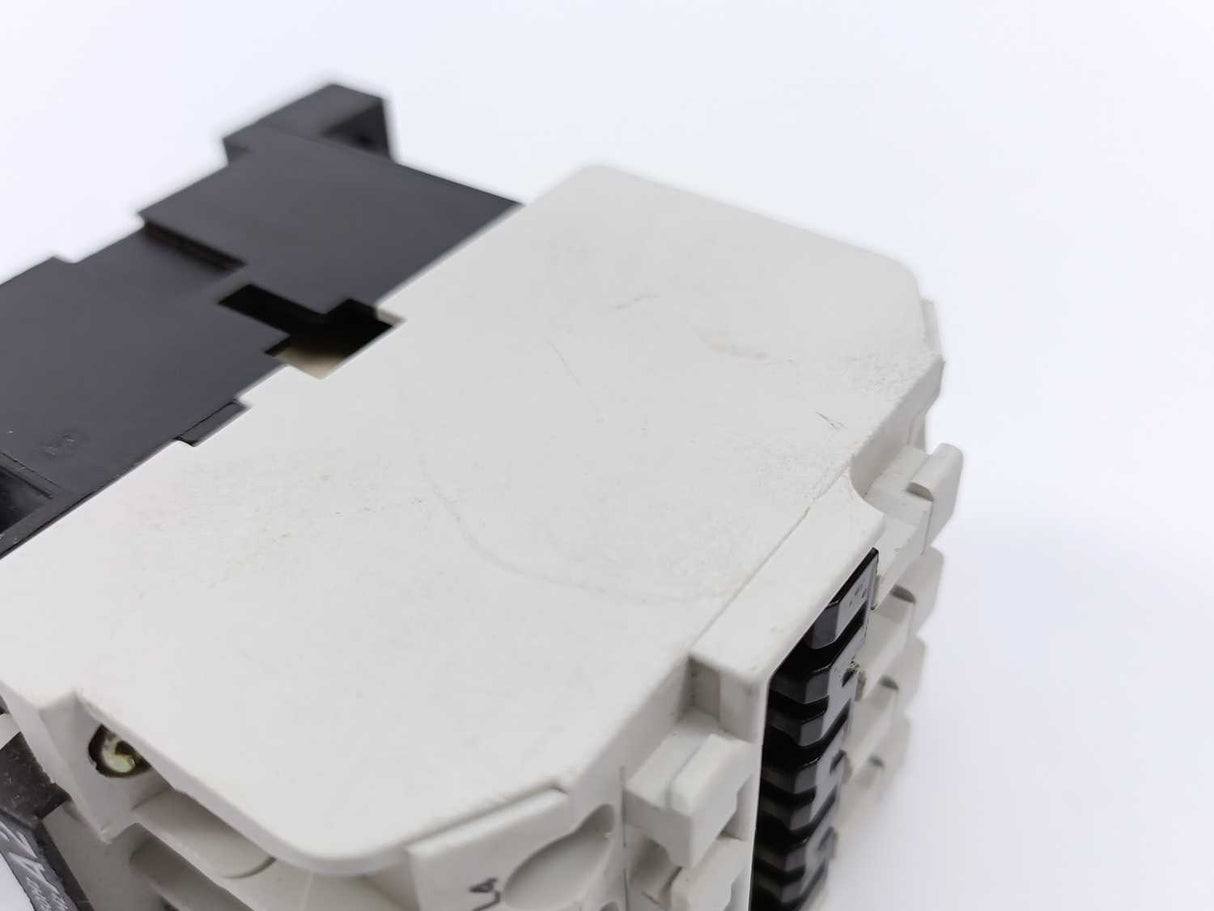 Danfoss 037H0032 Contactor Type CI 12 w/ 4 Main Contacts 220V coil