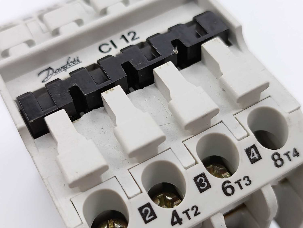 Danfoss 037H0032 Contactor Type CI 12 w/ 4 Main Contacts 220V coil