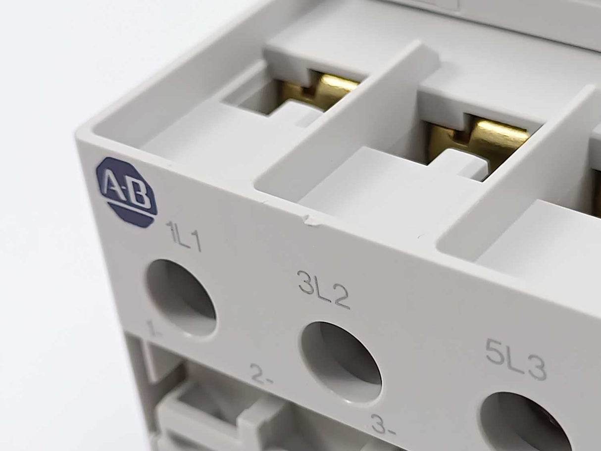 AB 100-E38KJ00 Contactor 24-60V 50/60Hz 20-60VDC Ser A