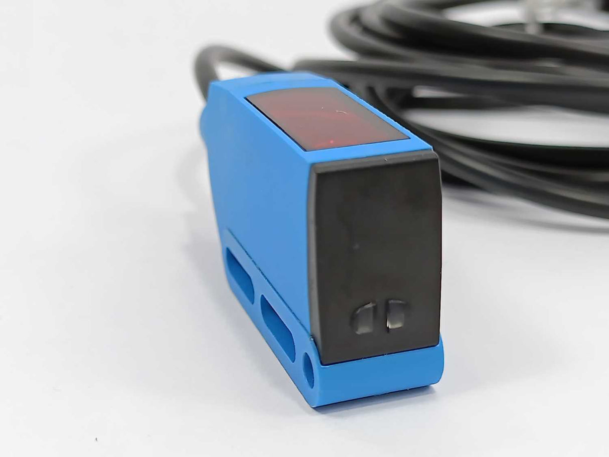 SICK 1049055 WL9-3P1130 Photoelectric retro-reflective sensor