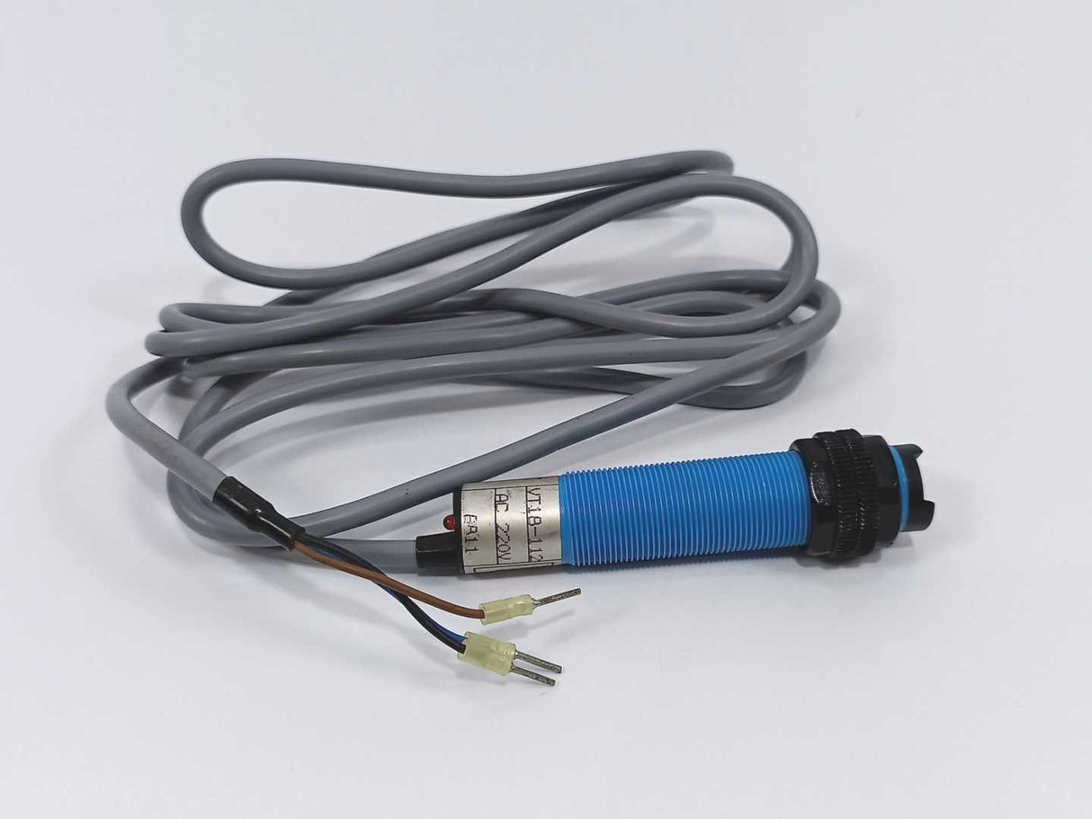 SICK VT18-112 PHOTOELECTRIC SENSOR AC 220V