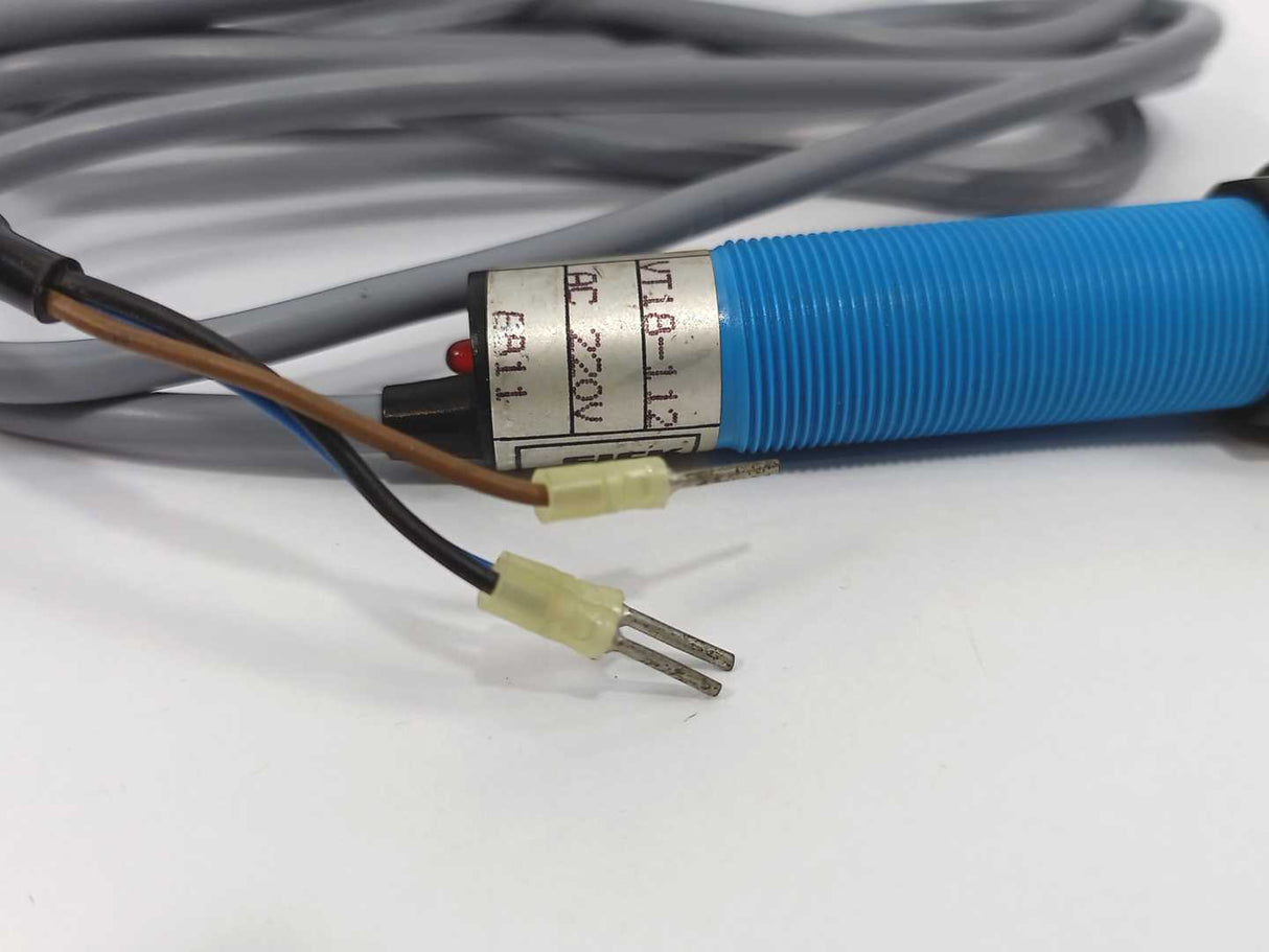SICK VT18-112 PHOTOELECTRIC SENSOR AC 220V