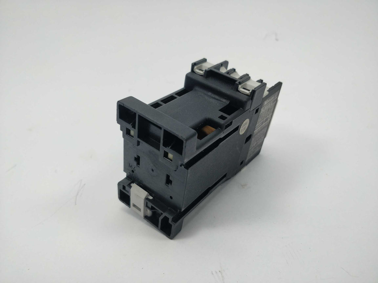 Klockner Moeller DIL00AM-G Contactor. 24VDC