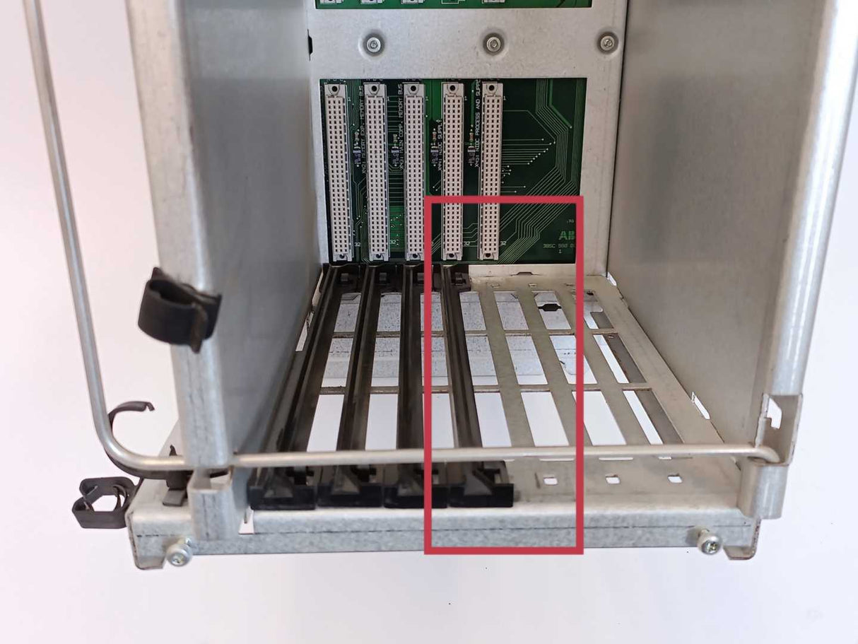ABB 3HAC2425-1 Robotics Backplane Rack, DSQC370