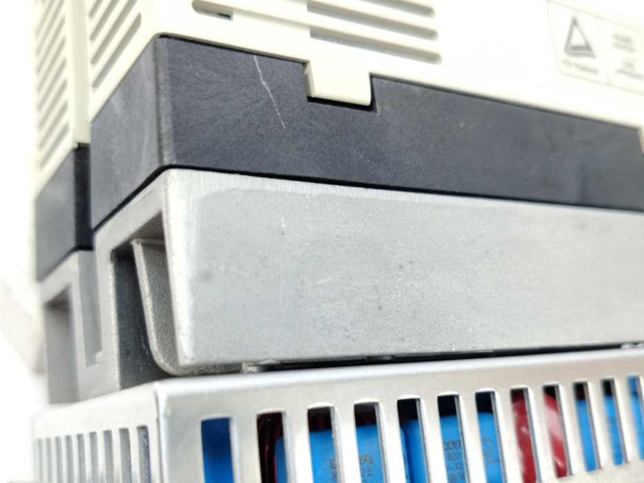 Mitsubishi Electric FR-U120S-N0.2K-EC Freqrol-U100 Variable Frequency Drive