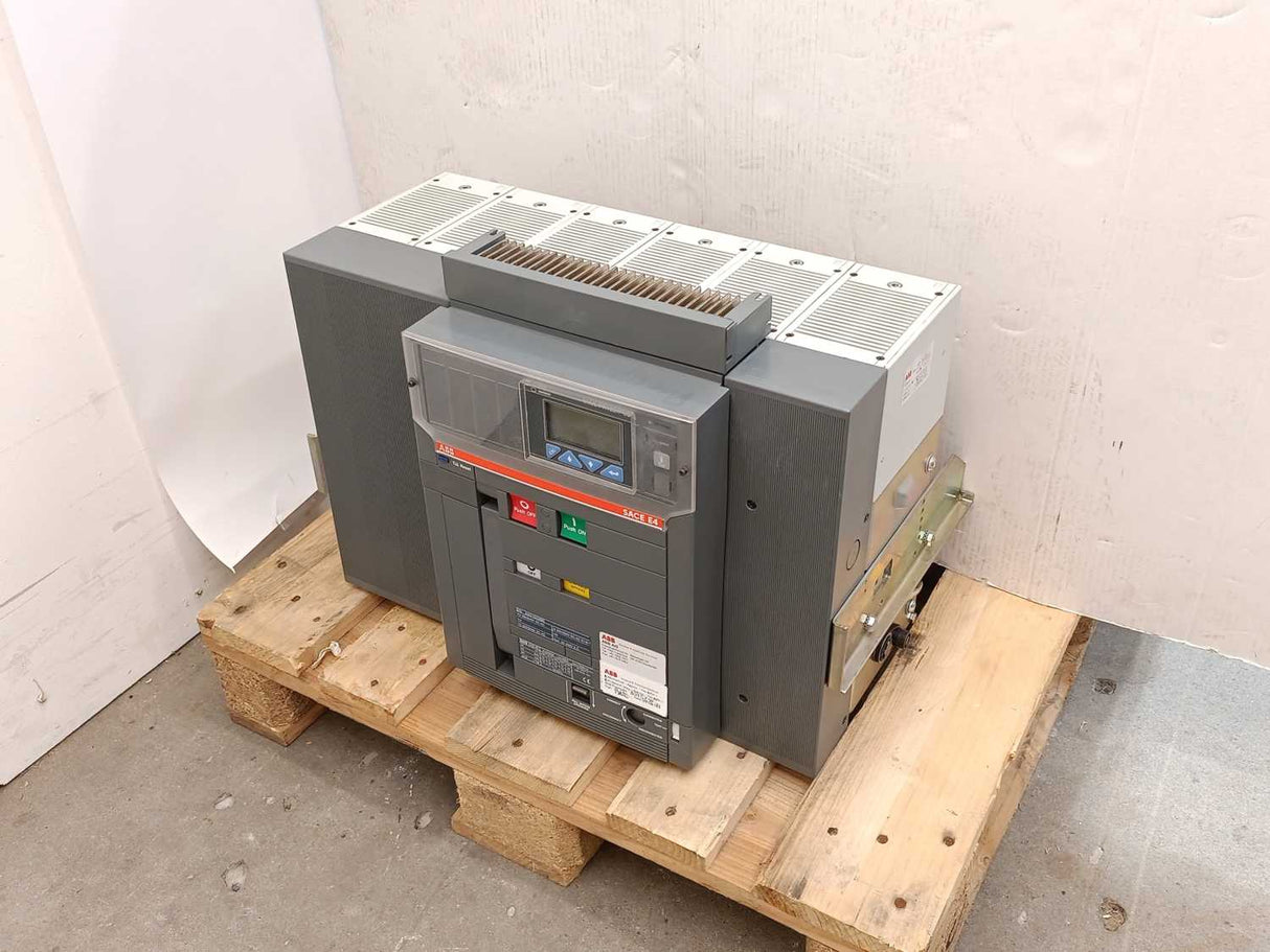 ABB 1SDA056805R1 Sace E4S 4000 PR122/P-LSIG In=4000A 3p W MP Circuit Breaker