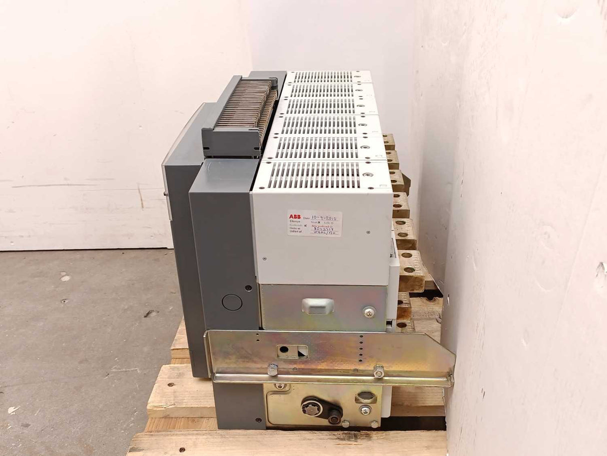 ABB 1SDA056805R1 Sace E4S 4000 PR122/P-LSIG In=4000A 3p W MP Circuit Breaker
