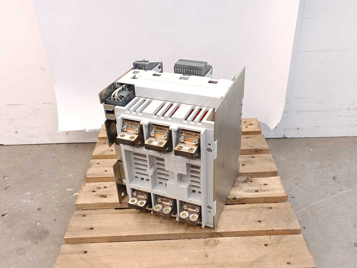 ABB 1SDA062045R1 T7-X1 Fixed Part for Withdrawable T7 Circuit Breaker. 3A 400VAC