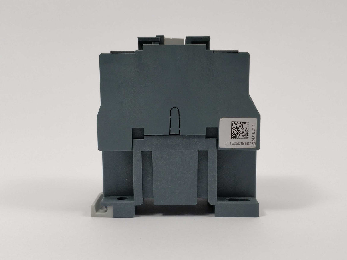 Schneider Electric LC1E0601B5 EasyPact TVS contactor, not used. 24VAC Coil