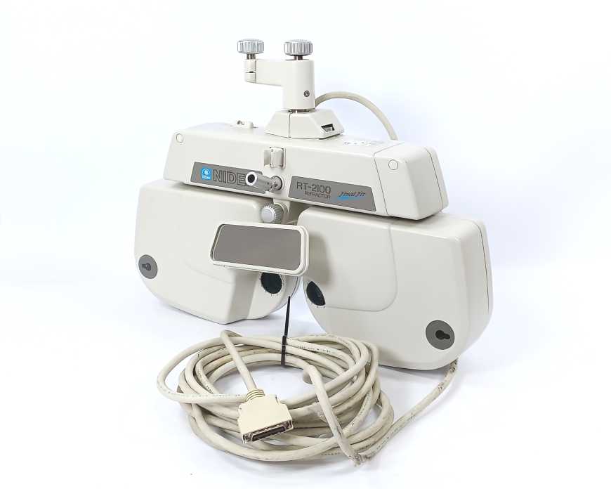 Nidek RT-2100 Ophtalmic Set Refractor, CP-690 Chart Projector