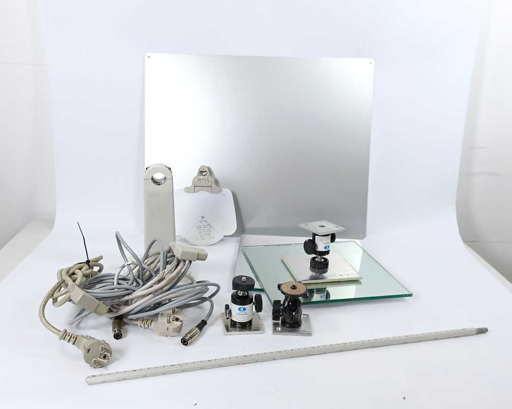 Nidek RT-2100 Ophtalmic Set Refractor, CP-690 Chart Projector