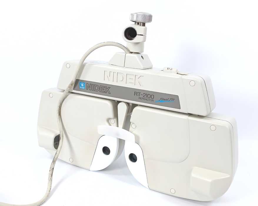 Nidek RT-2100 Ophtalmic Set Refractor, CP-690 Chart Projector