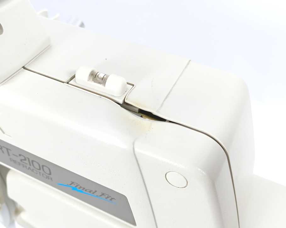 Nidek RT-2100 Ophtalmic Set Refractor, CP-690 Chart Projector