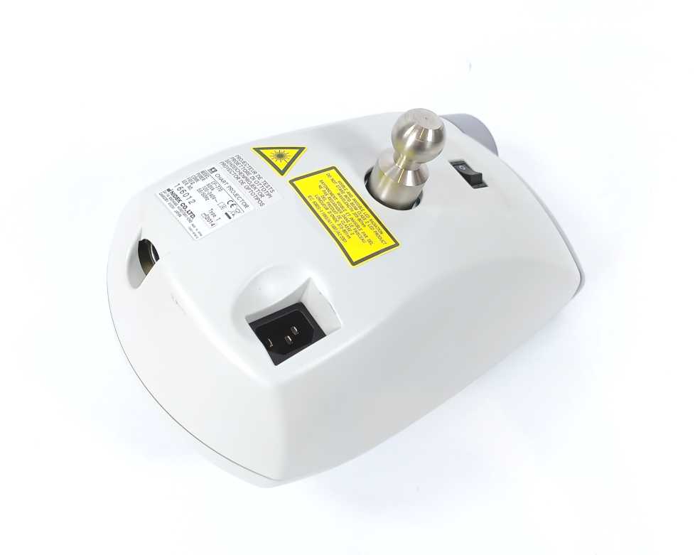 Nidek RT-2100 Ophtalmic Set Refractor w/ Nidek CP770 projector