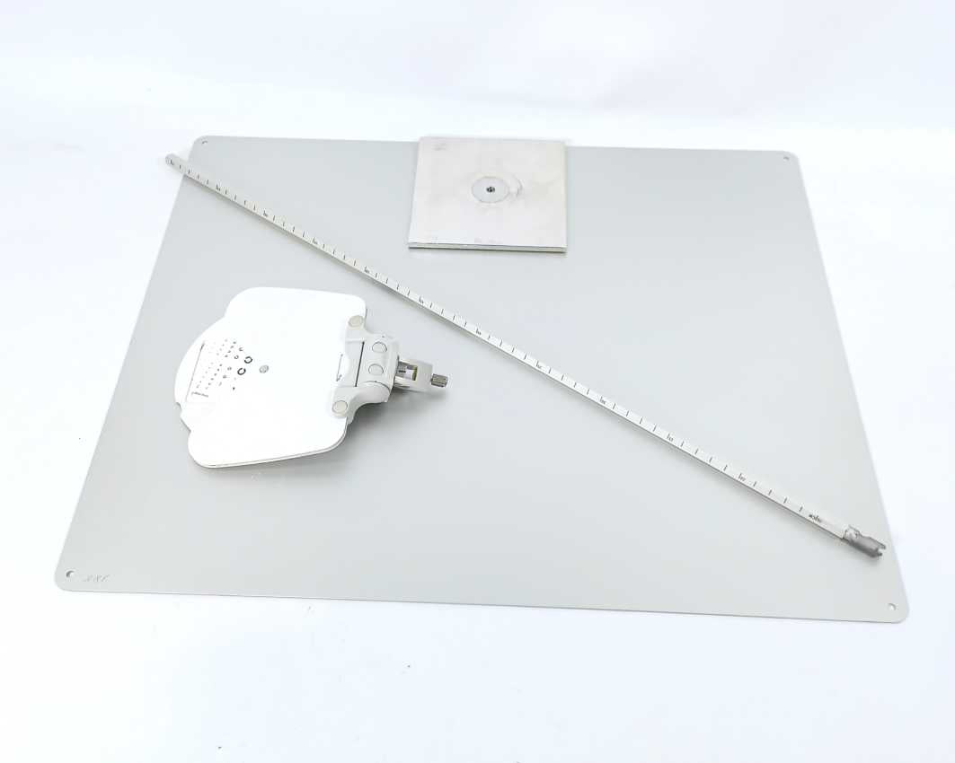 Nidek RT-2100 Ophtalmic Set Refractor w/ Nidek CP770 projector