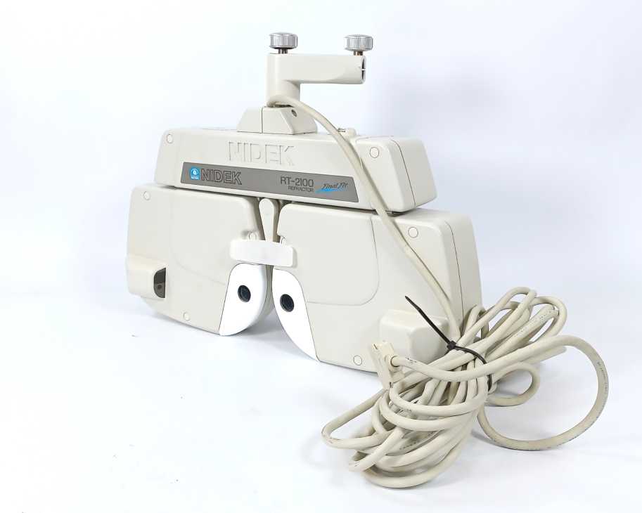 Nidek RT-2100 Ophtalmic Set Refractor w/ Nidek CP770 projector