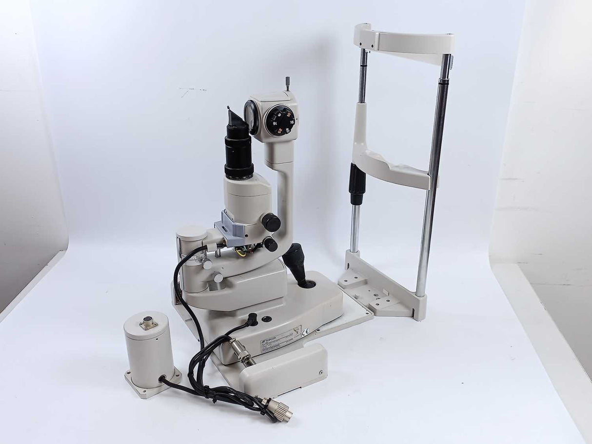 TOPCON SL-D4 Slit Lamp with DC-3 Digital Camera Unit & Headrest