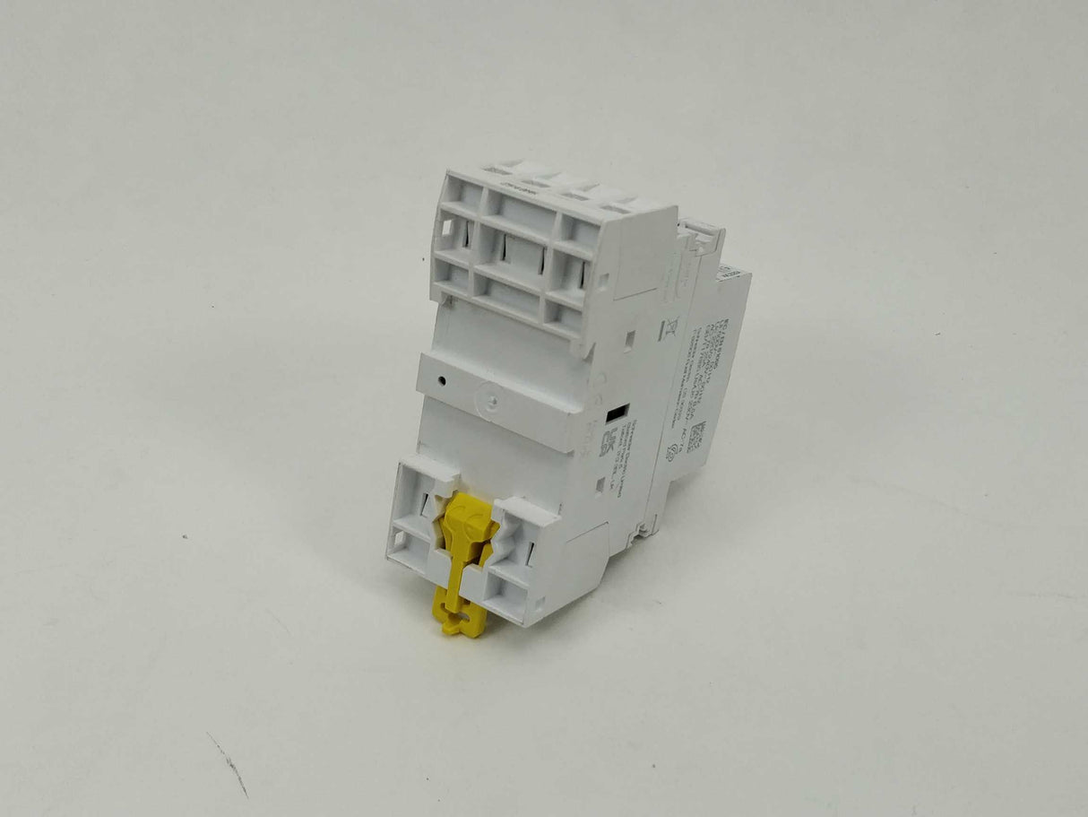 Schneider Electric A9C20834 Acti9 iCT iCT, 3 pole contactor. 220-240VAC