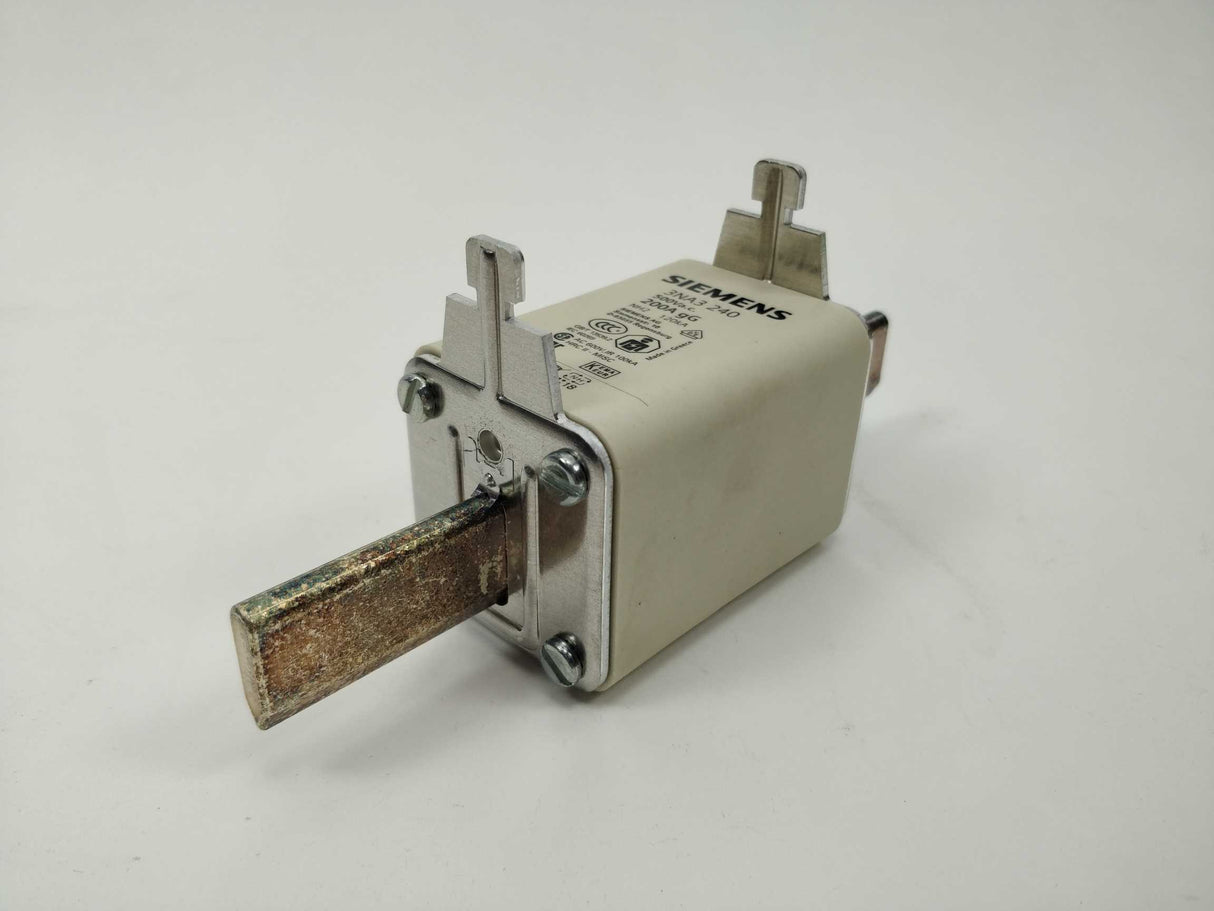 Siemens 3NA3240 NH2 200A gG 2 Pcs.