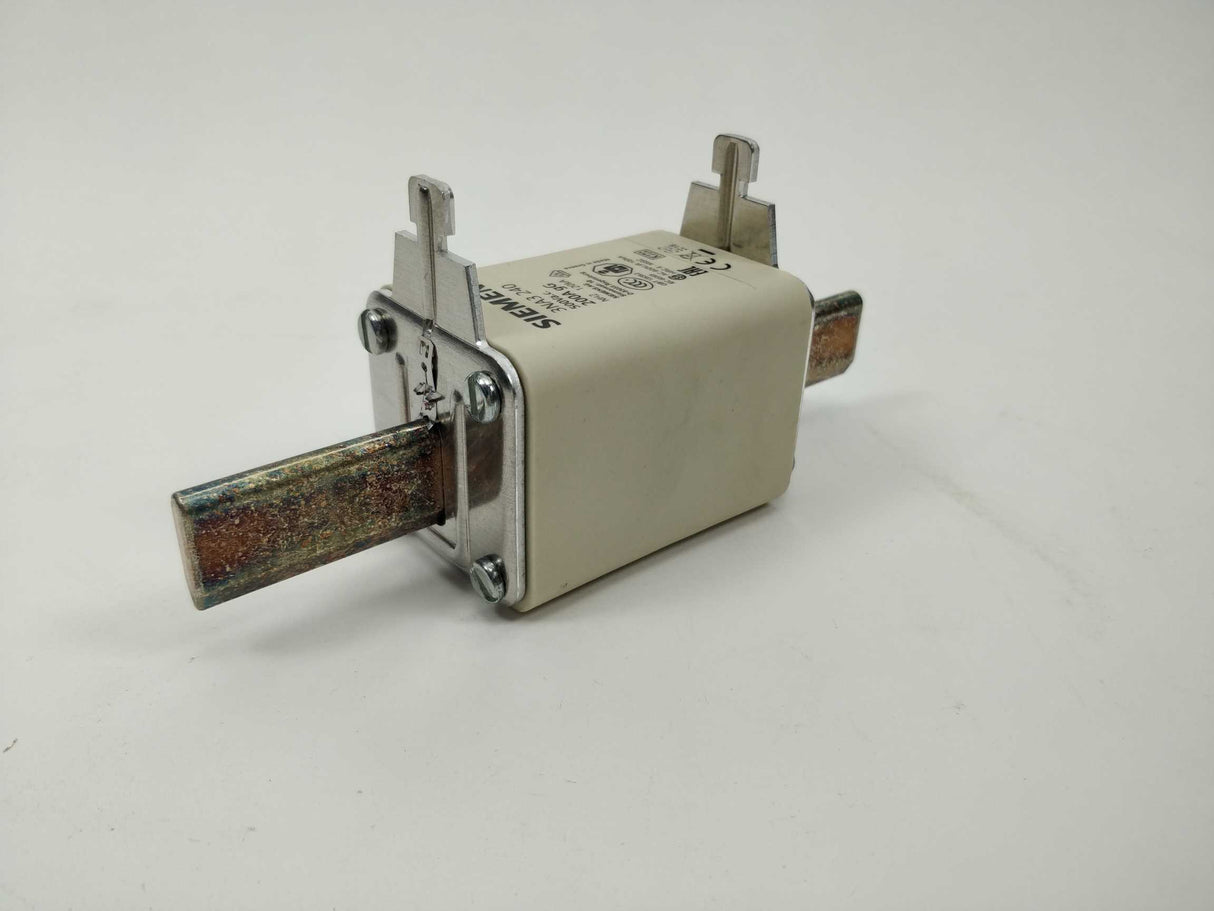 Siemens 3NA3240 NH2 200A gG 2 Pcs.