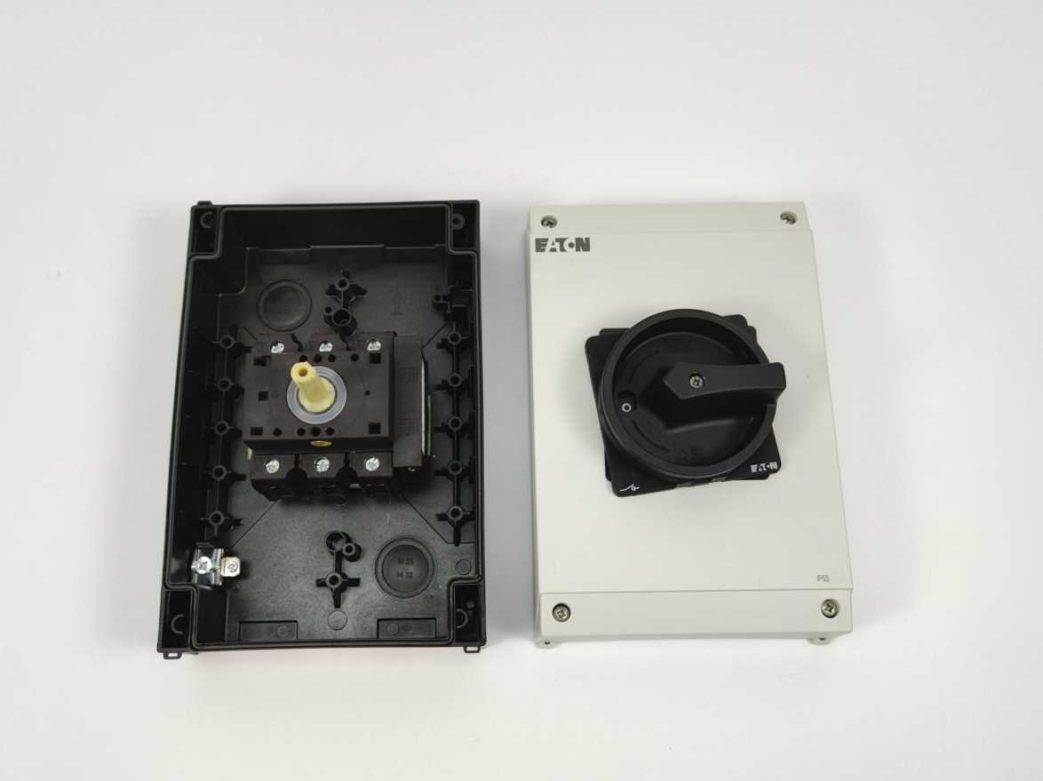Eaton P3-63/L4/SVB-SW/HI11 Main switch, surface mountaing